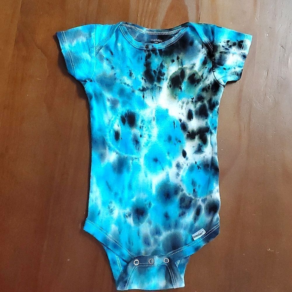 **GIFT** Gerber cotton tie-dye onesie handmade 6-9 months Rock 'n Roll black & …